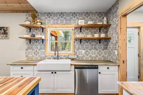 Kitchen - 1728 Rector Dr, La Pine, OR 97739 photo 5 of 7