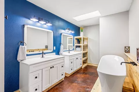 Bath - 1728 Rector Dr, La Pine, OR 97739 photo 1 of 6