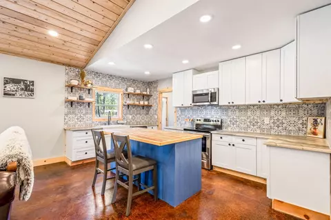 Kitchen - 1728 Rector Dr, La Pine, OR 97739 photo 2 of 7