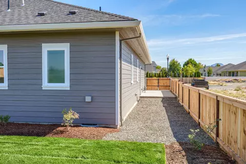 1325 River Run St, Central Point, OR 97502 photo 8