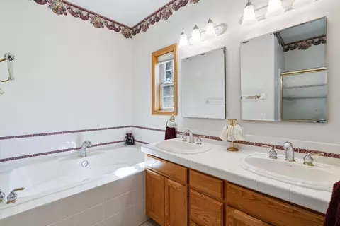 Bath - 64335 Crosswinds Rd, Bend, OR 97703 photo 1 of 3