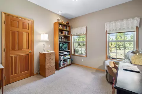 Bedroom - 64335 Crosswinds Rd, Bend, OR 97703 photo 4 of 6