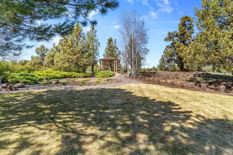 Exterior - 64335 Crosswinds Rd, Bend, OR 97703 photo 11 of 13