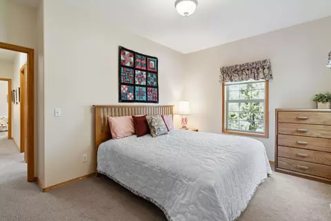 Bedroom - 64335 Crosswinds Rd, Bend, OR 97703 photo 5 of 6