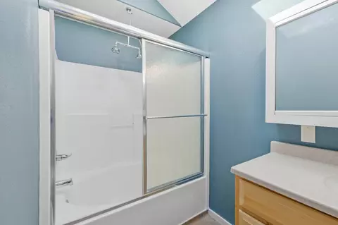Bath - 2657 Beebe Rd, Central Point, OR 97502 photo 1 of 3
