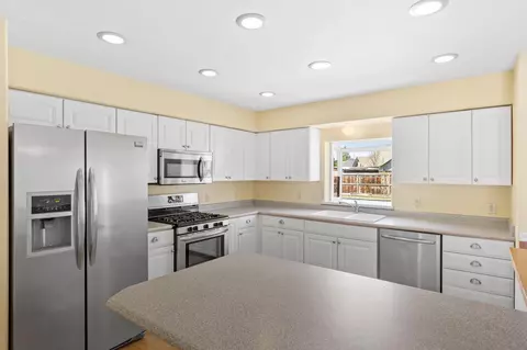 Kitchen - 2657 Beebe Rd, Central Point, OR 97502 photo 6 of 6