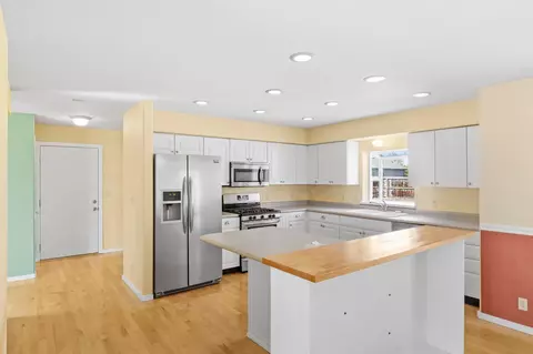 Kitchen - 2657 Beebe Rd, Central Point, OR 97502 photo 2 of 6