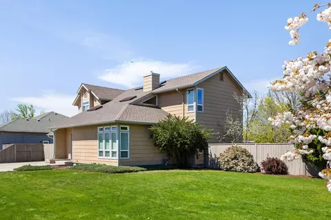 2657 Beebe Rd, Central Point, OR 97502
