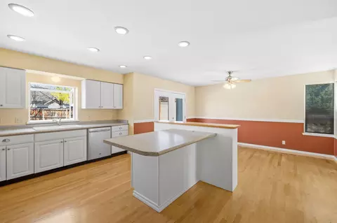 Kitchen - 2657 Beebe Rd, Central Point, OR 97502 photo 3 of 6