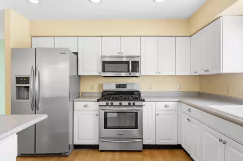 Kitchen - 2657 Beebe Rd, Central Point, OR 97502 photo 5 of 6