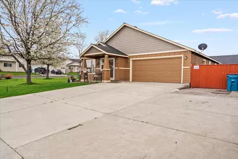 818 NW Spruce Ave, Redmond, OR 97756