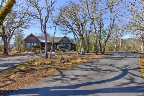 137 Placer Hill Dr, Jacksonville, OR 97530