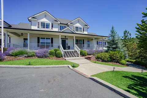 6398 Pine Ridge Dr, Medford, OR 97504