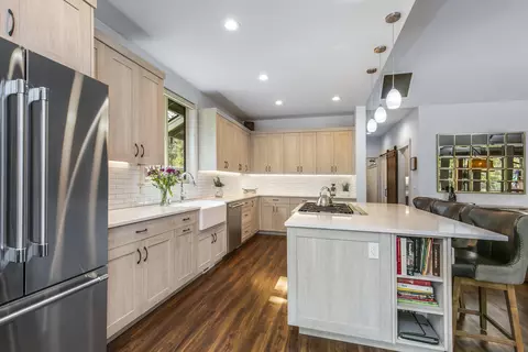 Kitchen - 15014 E River Loop Dr, Bend, OR 97707 photo 3 of 3