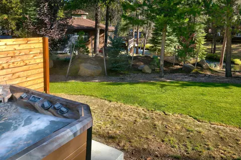Exterior - 15014 E River Loop Dr, Bend, OR 97707 photo 4 of 22