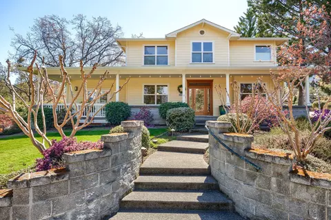 2320 Morada Ln, Ashland, OR 97520