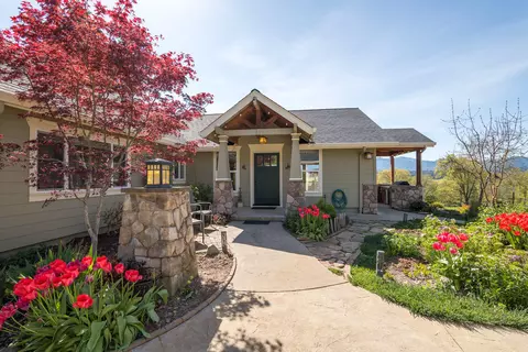 370 Pauldine Way, Grants Pass, OR 97527