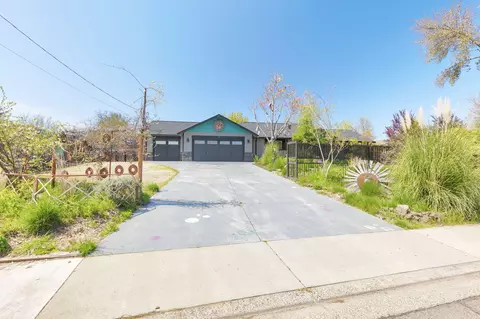 154 Glenn Way, Central Point, OR 97502