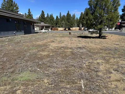 283 W Heising Dr, Sisters, OR 97759