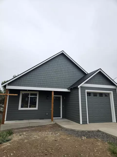 831 SW 1st St, Madras, OR 97741