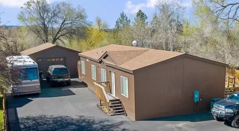 3592 NW Oak Ave, Redmond, OR 97756