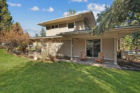 Exterior - 2832 NW Mccook Ct, Bend, OR 97703 photo 5 of 7