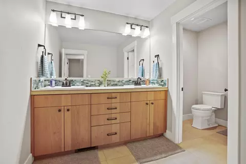 Bath - 2832 NW Mccook Ct, Bend, OR 97703 photo 5 of 5