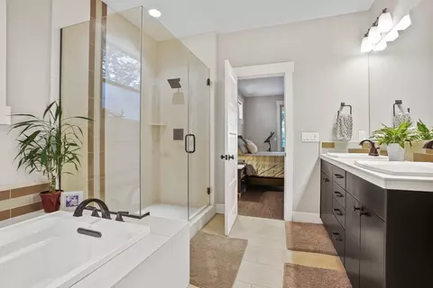 Bath - 2832 NW Mccook Ct, Bend, OR 97703 photo 1 of 5