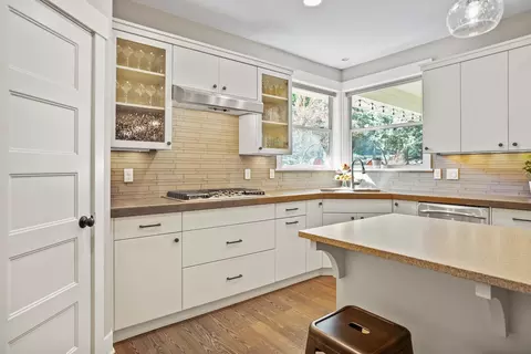 Kitchen - 2832 NW Mccook Ct, Bend, OR 97703 photo 3 of 3