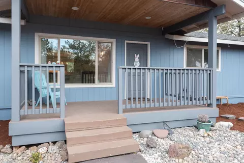 64215 Hunnell Rd, Bend, OR 97703