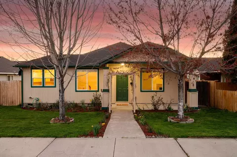1315 NE 5th St, Redmond, OR 97756