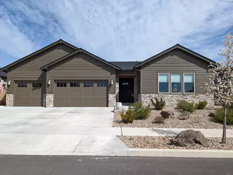 3660 SW 45th St, Redmond, OR 97756