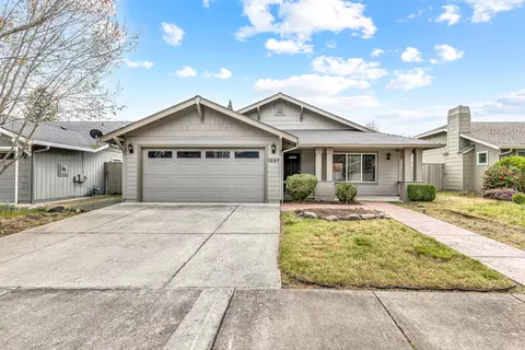 1207 Shafer Ln, Medford, OR 97501