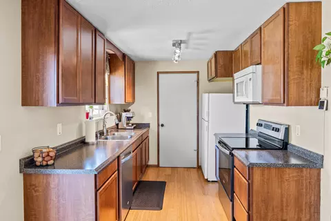 Kitchen - 62979 Clyde Ln, Bend, OR 97701 photo 3 of 3