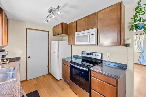 Kitchen - 62979 Clyde Ln, Bend, OR 97701 photo 2 of 3