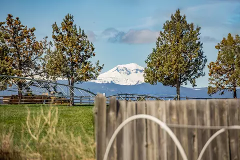 View/Area - 62979 Clyde Ln, Bend, OR 97701 photo 3 of 9