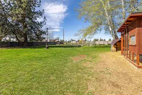Exterior - 62979 Clyde Ln, Bend, OR 97701 photo 7 of 21