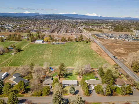 View/Area - 62979 Clyde Ln, Bend, OR 97701 photo 5 of 9