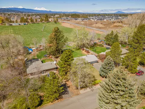 View/Area - 62979 Clyde Ln, Bend, OR 97701 photo 6 of 9