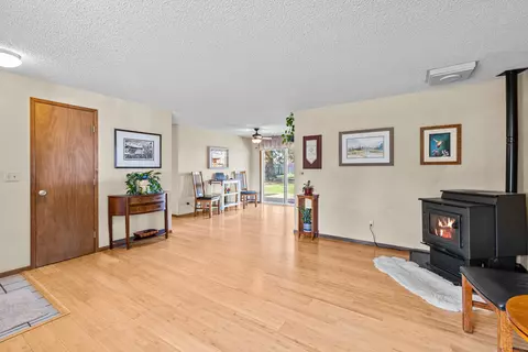 Living - 62979 Clyde Ln, Bend, OR 97701 photo 3 of 4