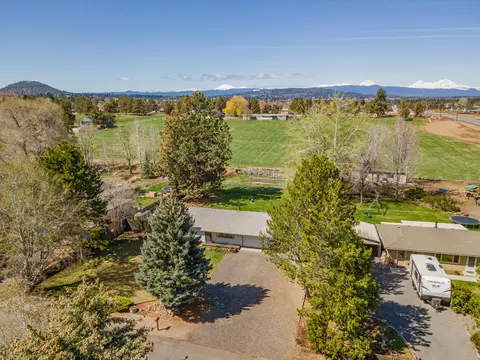 View/Area - 62979 Clyde Ln, Bend, OR 97701 photo 2 of 9