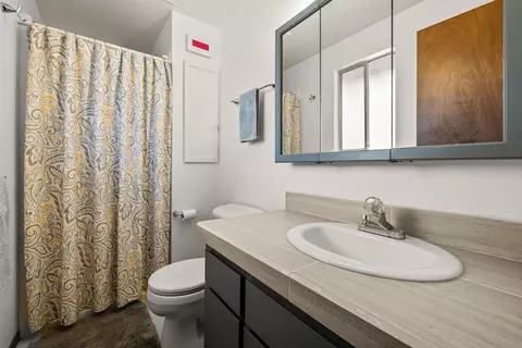 Bath - 62979 Clyde Ln, Bend, OR 97701 photo 3 of 3