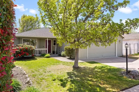 680 Andrea Way, Eagle Point, OR 97524