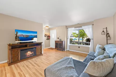 Living - 680 Andrea Way, Eagle Point, OR 97524 photo 1 of 2