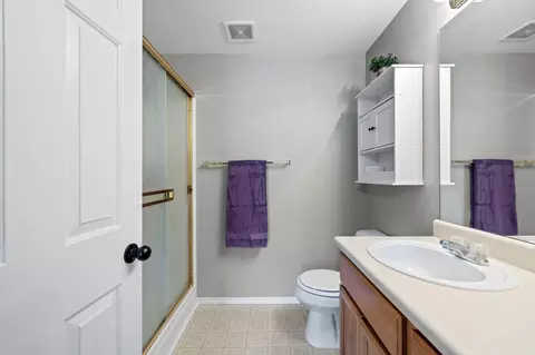 Bath - 680 Andrea Way, Eagle Point, OR 97524 photo 2 of 3