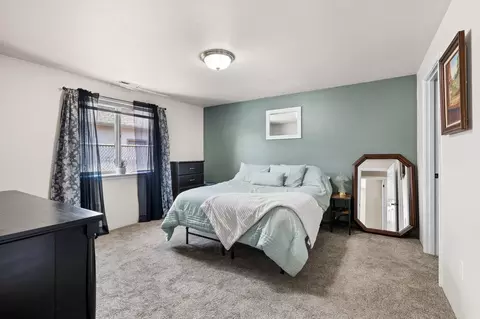 Bedroom - 680 Andrea Way, Eagle Point, OR 97524 photo 2 of 3