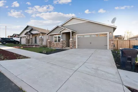 169 NW 31st St, Redmond, OR 97756