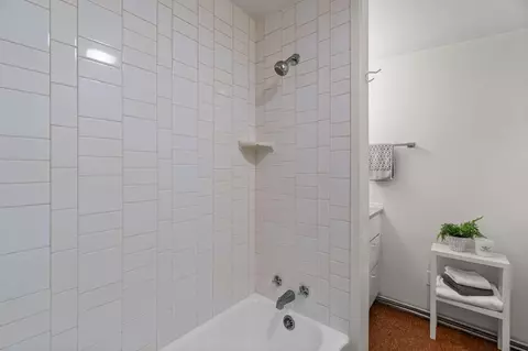 Bath - 1314 NE 9th St, Bend, OR 97701 photo 8 of 9