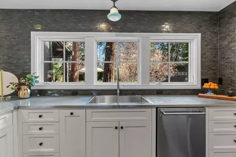 Kitchen - 1314 NE 9th St, Bend, OR 97701 photo 3 of 7