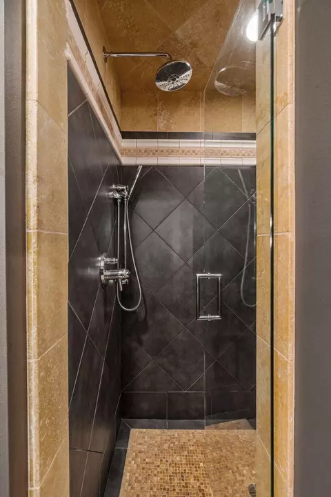 Bath - 1314 NE 9th St, Bend, OR 97701 photo 6 of 9
